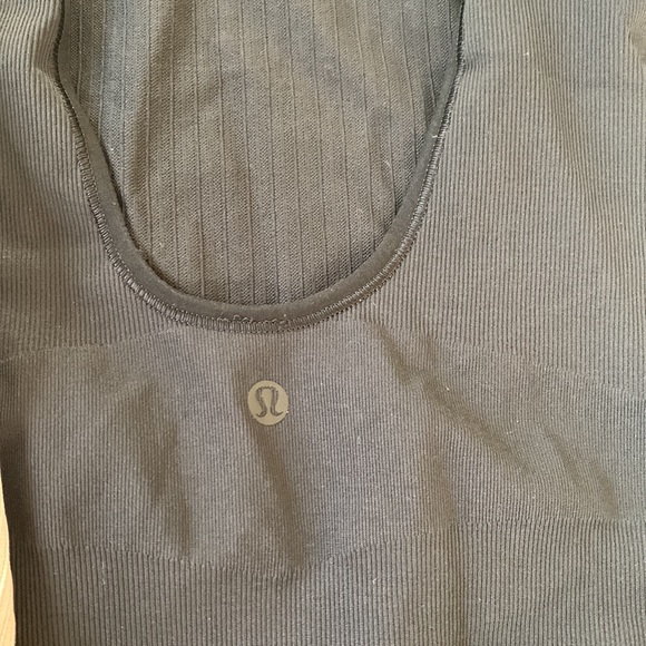Lot of 2 Lululemon bodysuits - Picture 4 of 6